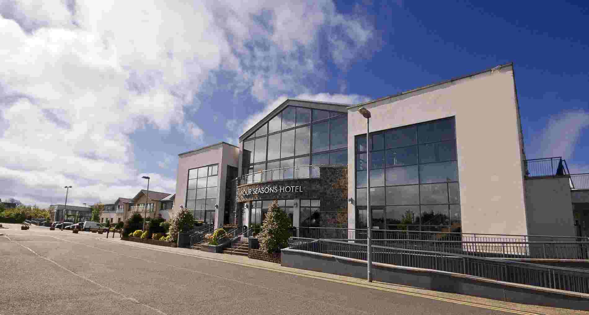 Four Seasons Hotel, Carlingford Exterior photo